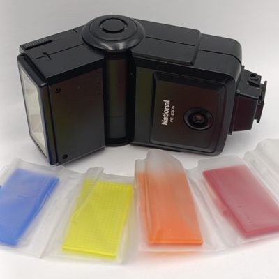 Vintage National PE-250S camera flash with 5 extra colour filters for flash - working