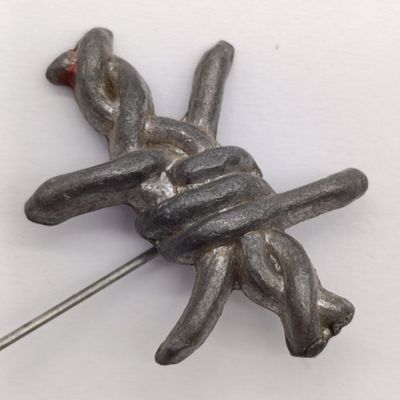WW2 Koffiefontein internment camp barbed wite pin badge - worn by Ossewa Brandwag Members