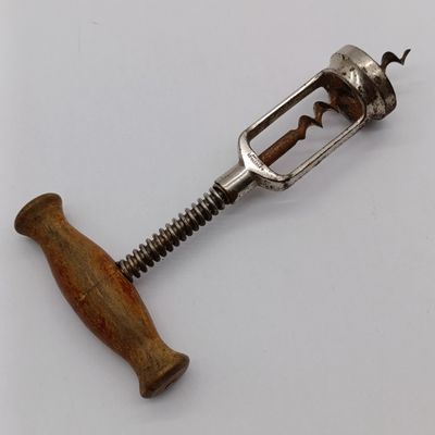 Hercules type corkscrew with integrated spring