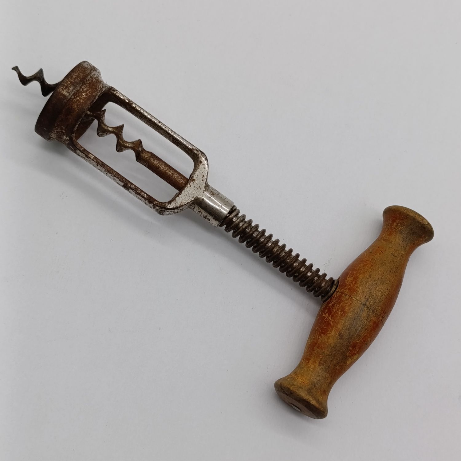 Hercules type corkscrew with integrated spring