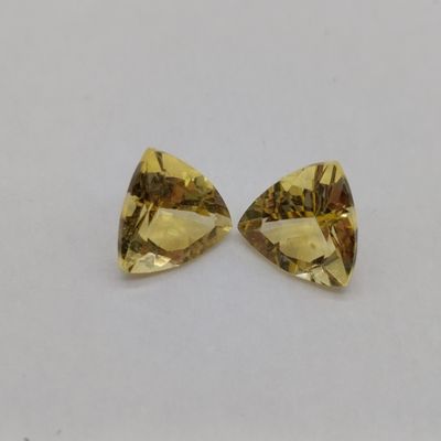 Pair of triangular cut yellow Heliodor (Beryl) stones - each one 65 points - Total 1.3ct