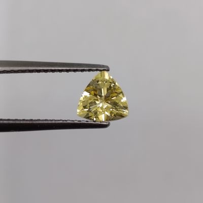 Pair of triangular cut yellow Heliodor (Beryl) stones - each one 65 points - Total 1.3ct