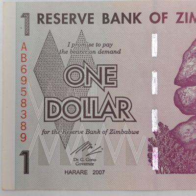 Zimbabwe 2007 One dollar banknote - uncirculated