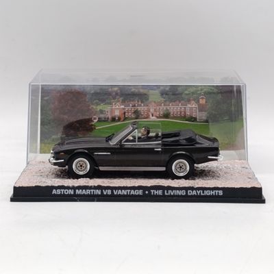 Aston martin V8 Vantage model car - The Living Daylights - James Bond 007 collection - scale 1/43 - case cracked