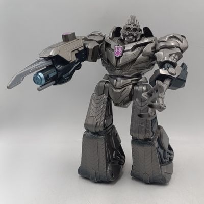 2009 Hasbro Megatron 11 inch figurine robot