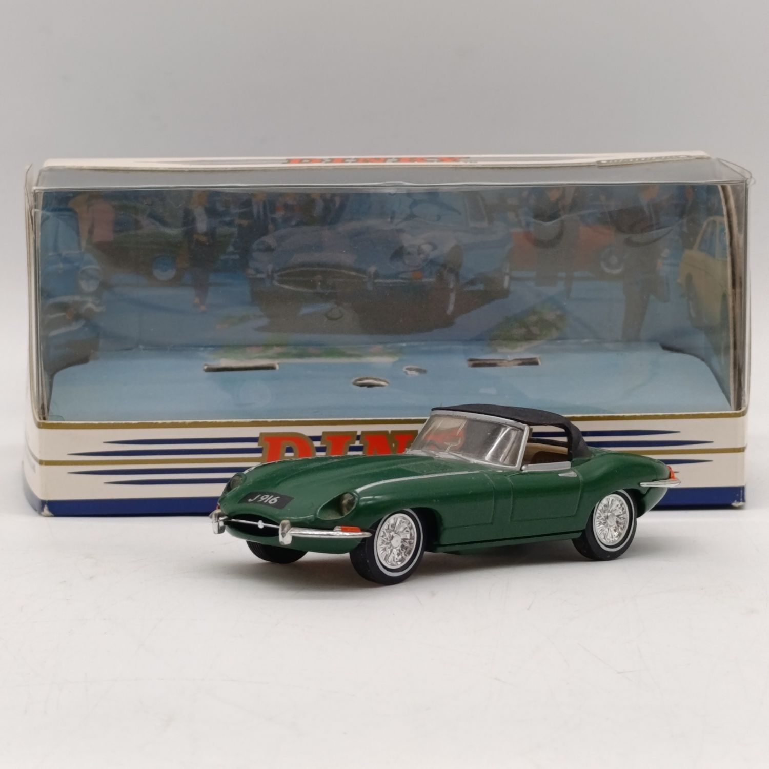 Vintage 1968 Jaguar 'E' Type MK. 1 1/2 Matchbox Dinky DY-1 die-cast model car in box