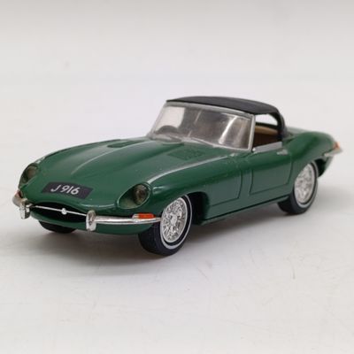 Vintage 1968 Jaguar 'E' Type MK. 1 1/2 Matchbox Dinky DY-1 die-cast model car in box