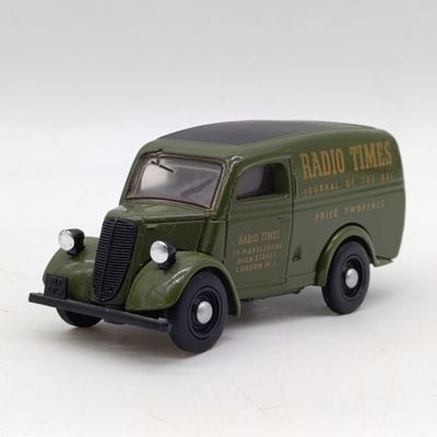 Vintage 1950 Ford E83W 10 CWT Van Matchbox Dinky DY-4 die-cast model car in box