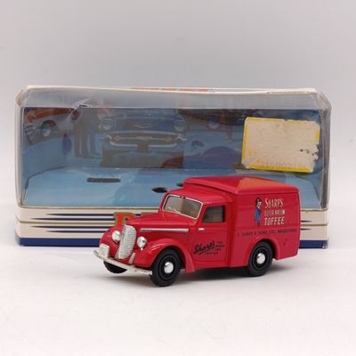 Vintage 1948 Commer 8 CWT Van  Matchbox Dinky DY-8 die-cast model car in box