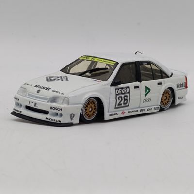 Opel Omega 3000 Evolution 500 MiniChamps die-cast rally model car - scale 1/43