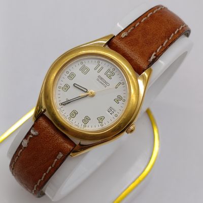 Ladies Seiko quartz watch 1980's - working - with day display and leather strap
