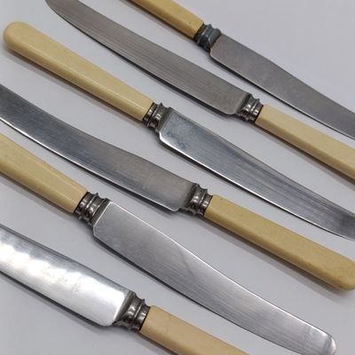 Set of 6 Sheffield England butter/tables knives