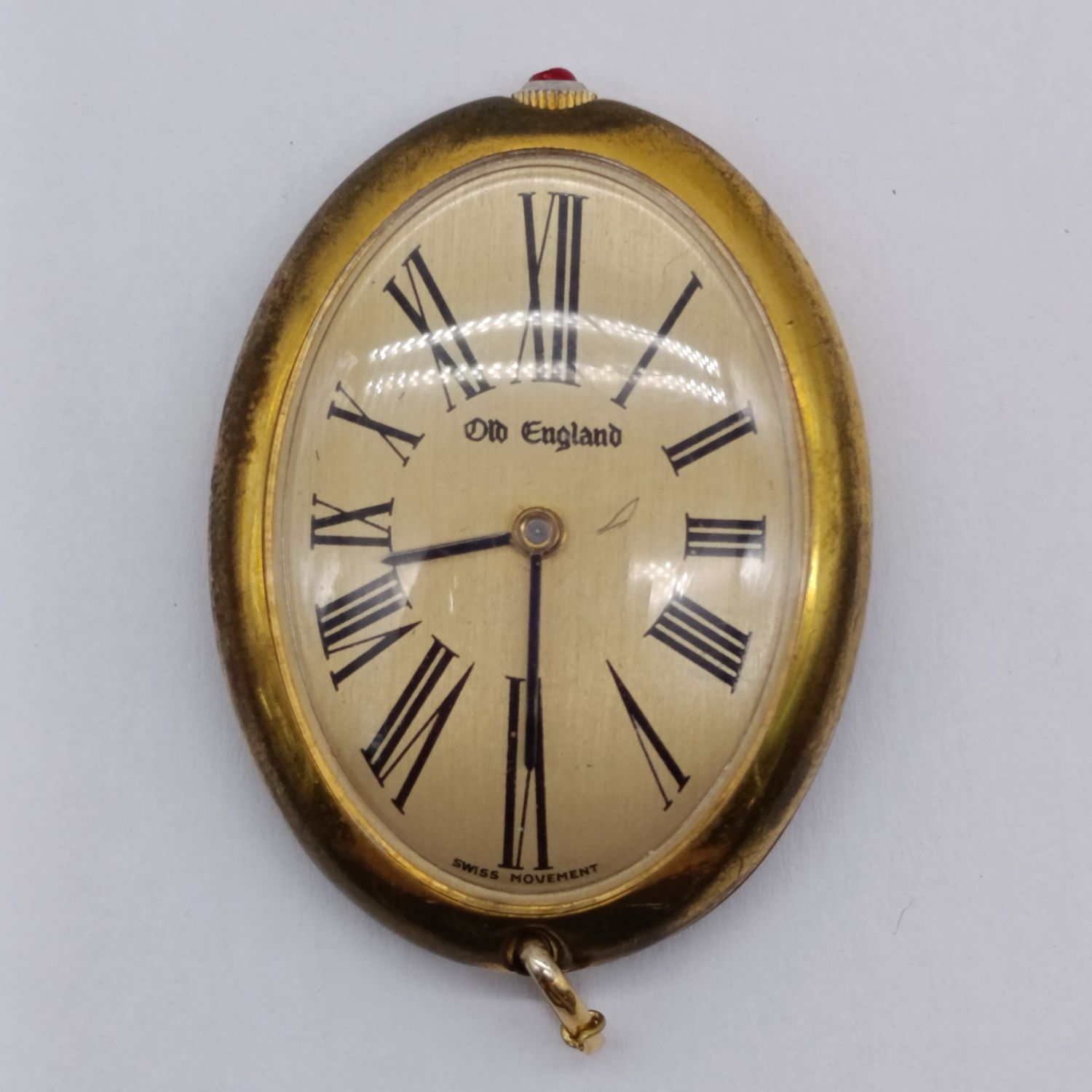 Vintage old England Oval mechanical pendant watch in gold tone case - Swiss movement - late 1960's