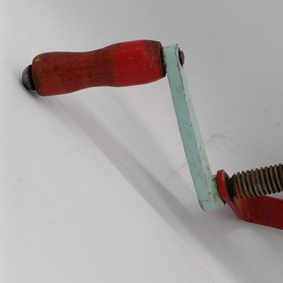 Vintage Swingit hand crank fruit peeler