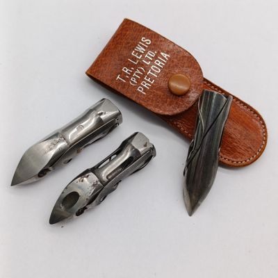 Lot of 3 Singer bullet shuttles - one still in TR Lewis Case