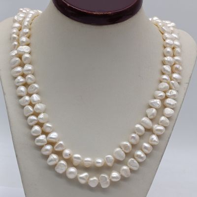 Very long string of pearls with 9kt gold clasp