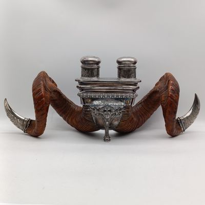 Double Ink stand trophy - 1892 first prize for tent pegging to Sergeant Major Morton F.V.A. (Falkirk volunteer Highlander) - Rams horn and silver plate - Absolutely stunning Double Ink stand trophy - 1892 first prize for tent pegging to Sergeant Major Morton F.V.A. (Falkirk volunteer Highlander) - Rams horn and silver plate - Absolutely stunning