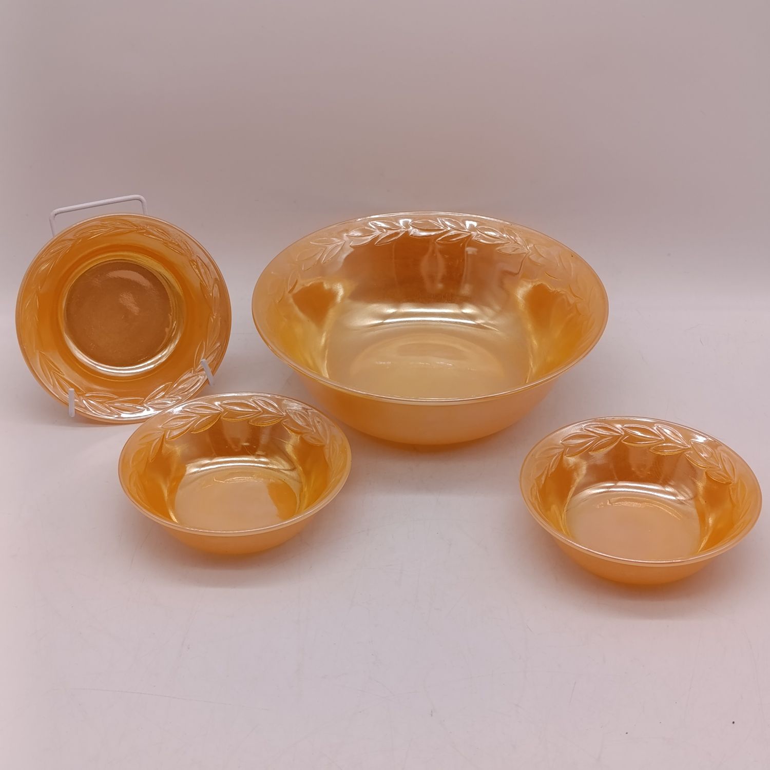 Peach Lusterware "Laurel Leaf" large serving bowl (1952-1963) with 3 small bowls