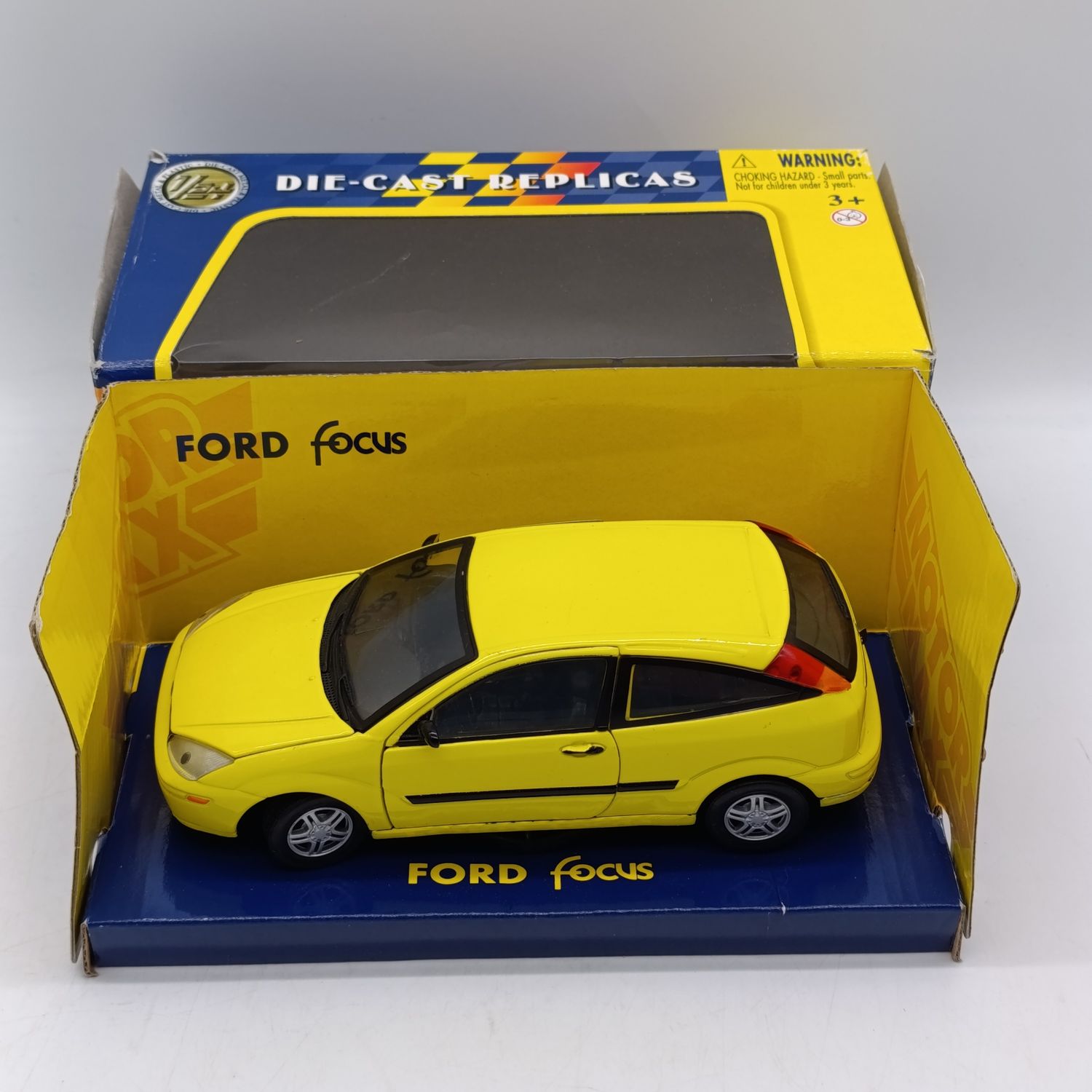 MotorMax Ford Focus die-cast model car in box - scale 1/24