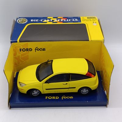 MotorMax Ford Focus die-cast model car in box - scale 1/24