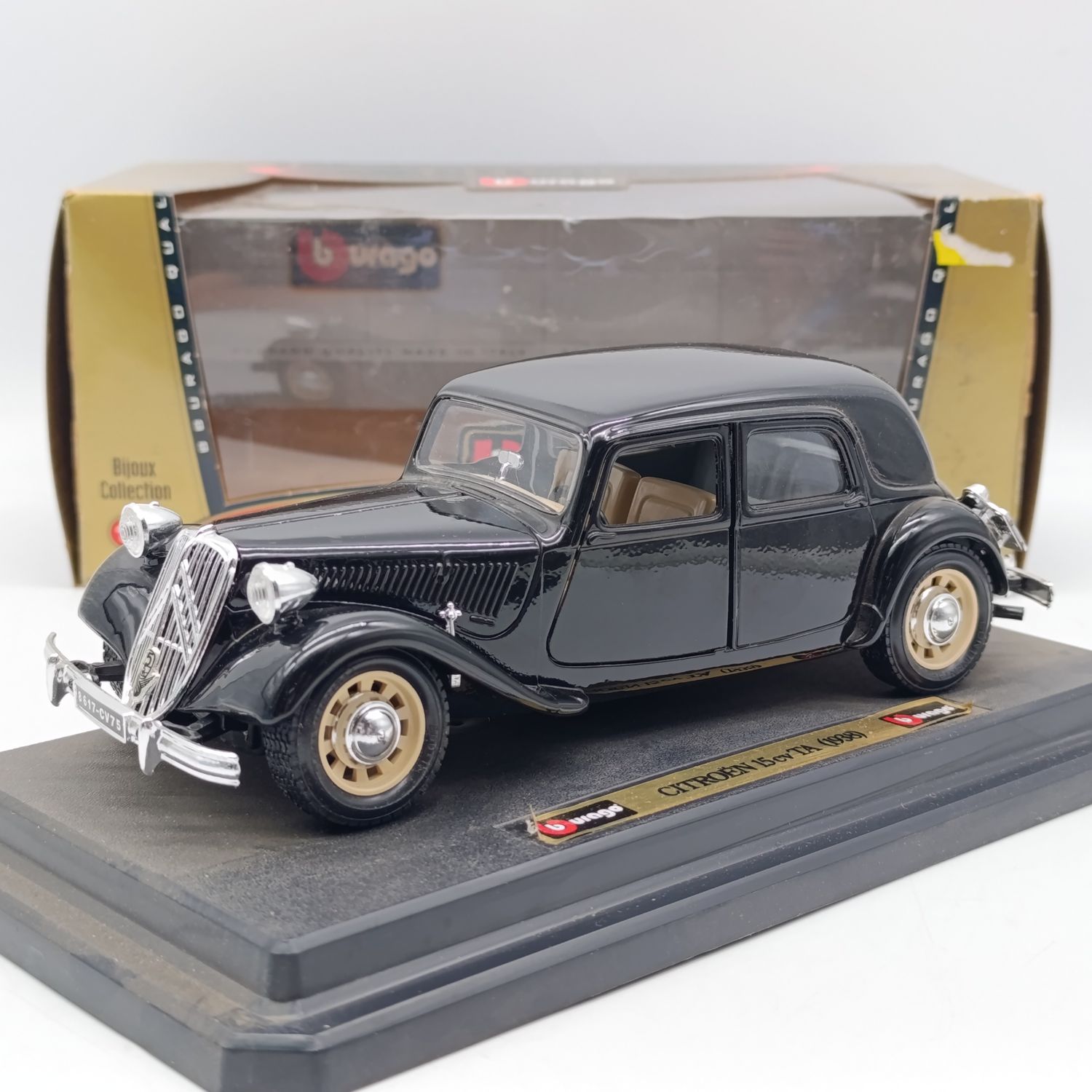 Bburago Citroen 15cv TA 1938 die-cast model car in box - scale 1/24