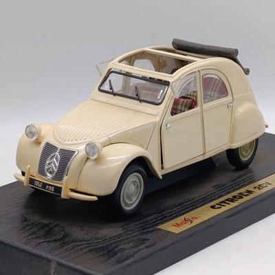Maisto Special Edition Citroen 2CV die-cast model car in box - scale 1/18