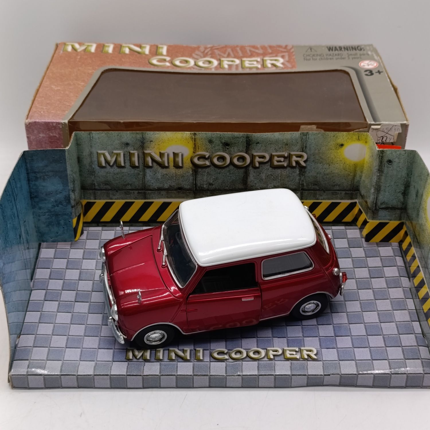 MotorMax Mini Cooper die-cast model car in box - scale 1/18