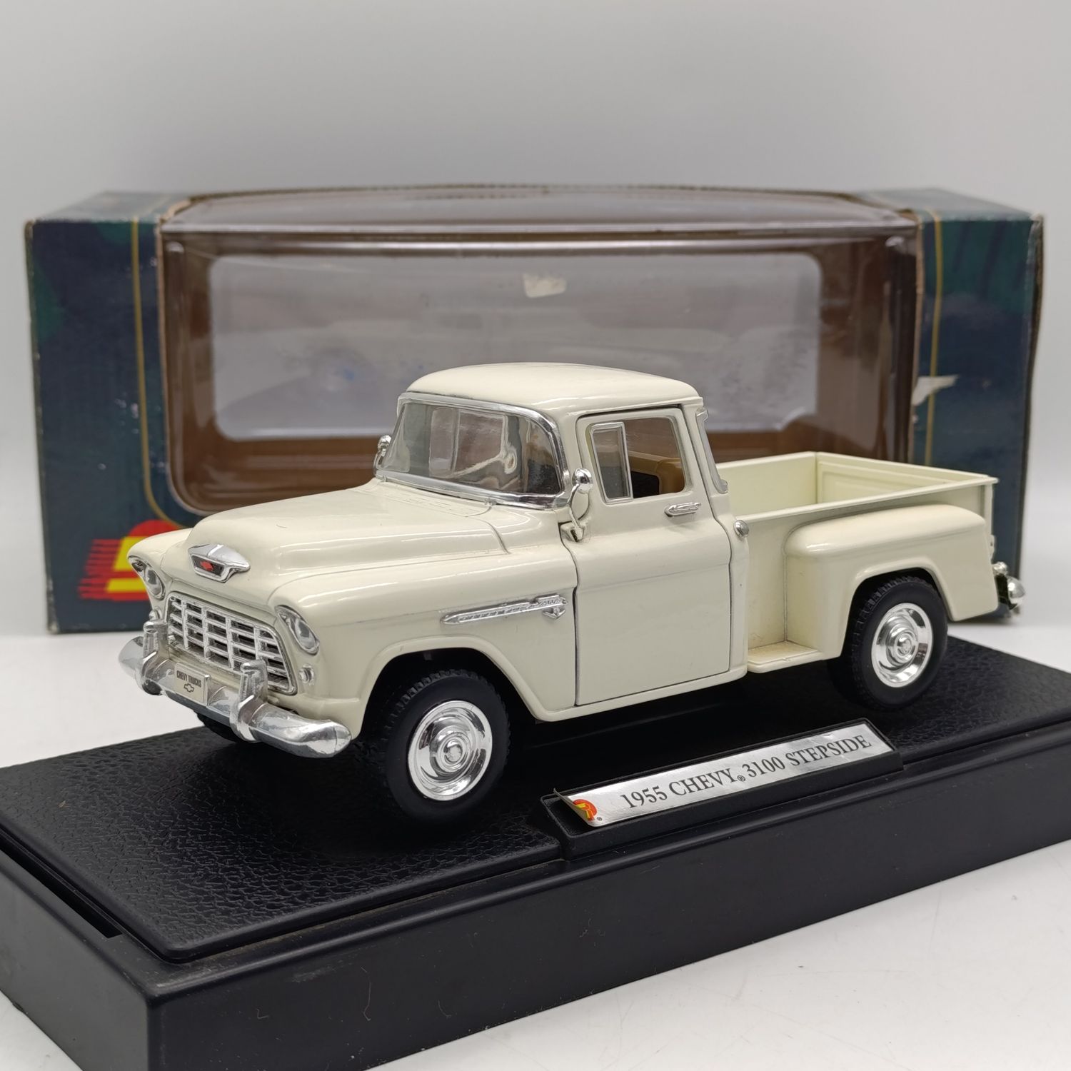Supperior Sunnyside Collectables 1955 Chevrolet 3100 stepside die-cast model car in box - scale 1/24