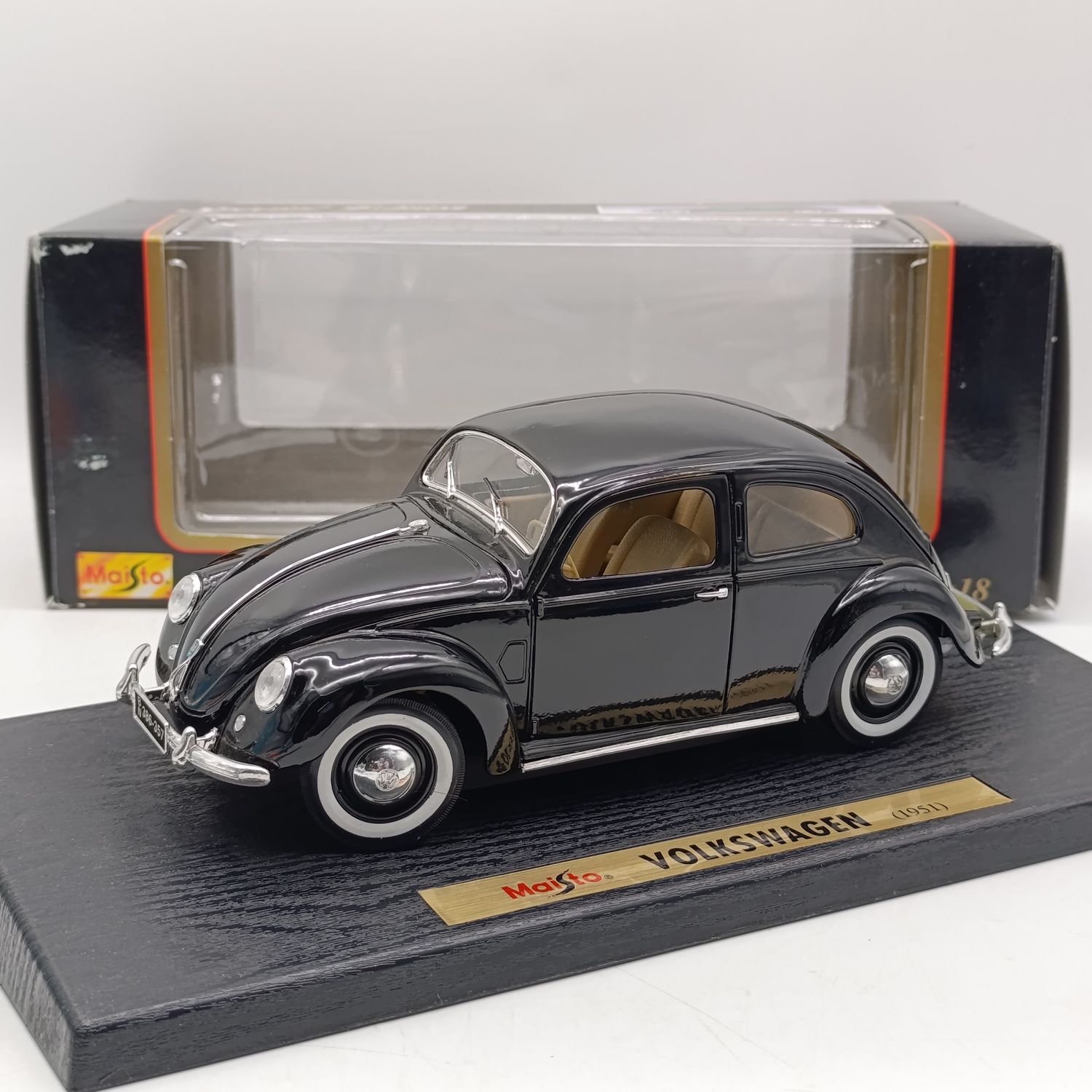 Maisto Special Edition 1951 Volkswagen Beetle "Volla" die-cast model car in box - scale 1/18
