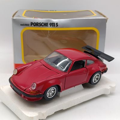 Bburago Porsche 911 S die-cast model car in box - scale 1/24