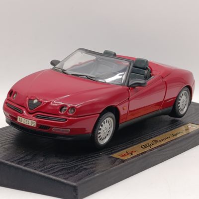 Maisto Special Edition 1995 Alfa Romeo Spider die-cast model car in box - scale 1/18
