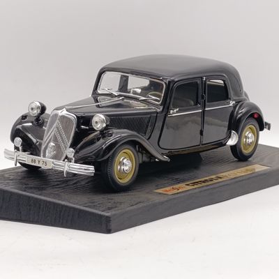 Maisto Special Edition Citroen 15CV 6 Cyl die-cast model car in box - scale 1/18