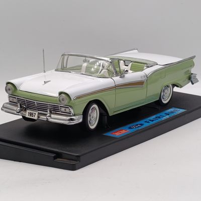 Sun Star 1957 Ford Fairlane Skyliner die-cast model car in box - scale 1/18