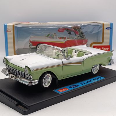Sun Star 1957 Ford Fairlane Skyliner die-cast model car in box - scale 1/18