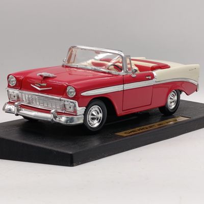 Road Legends Chevrolet Bel Air 1956 die-cast model car in box - scale 1/18