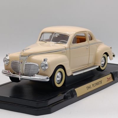 Road Signature 1941 Plymouth die-cast model car in box - scale 1/18