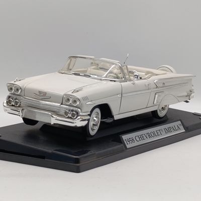 MotorMax 1958 Chevrolet Impala die-cast model car in box - scale 1/18