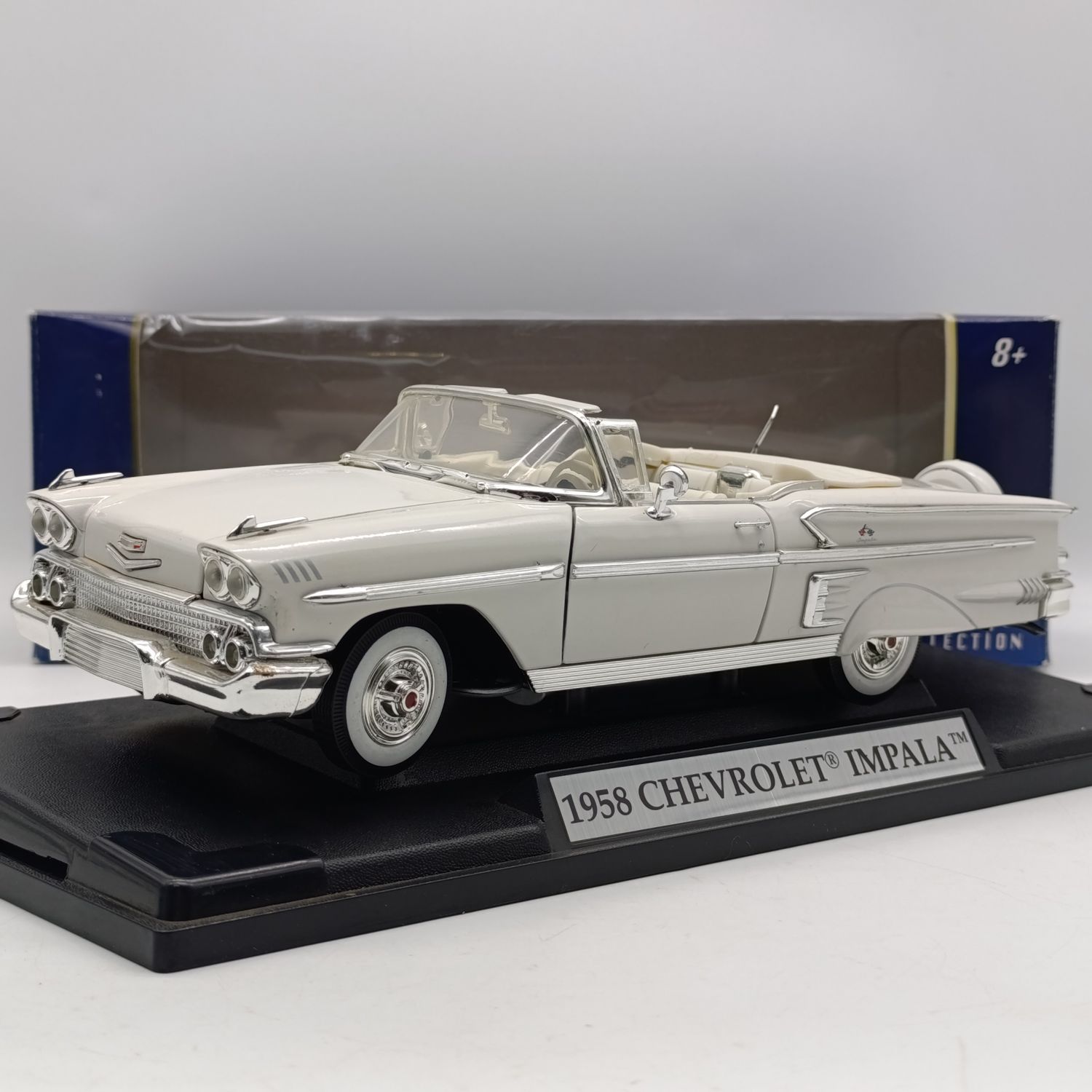 MotorMax 1958 Chevrolet Impala die-cast model car in box - scale 1/18
