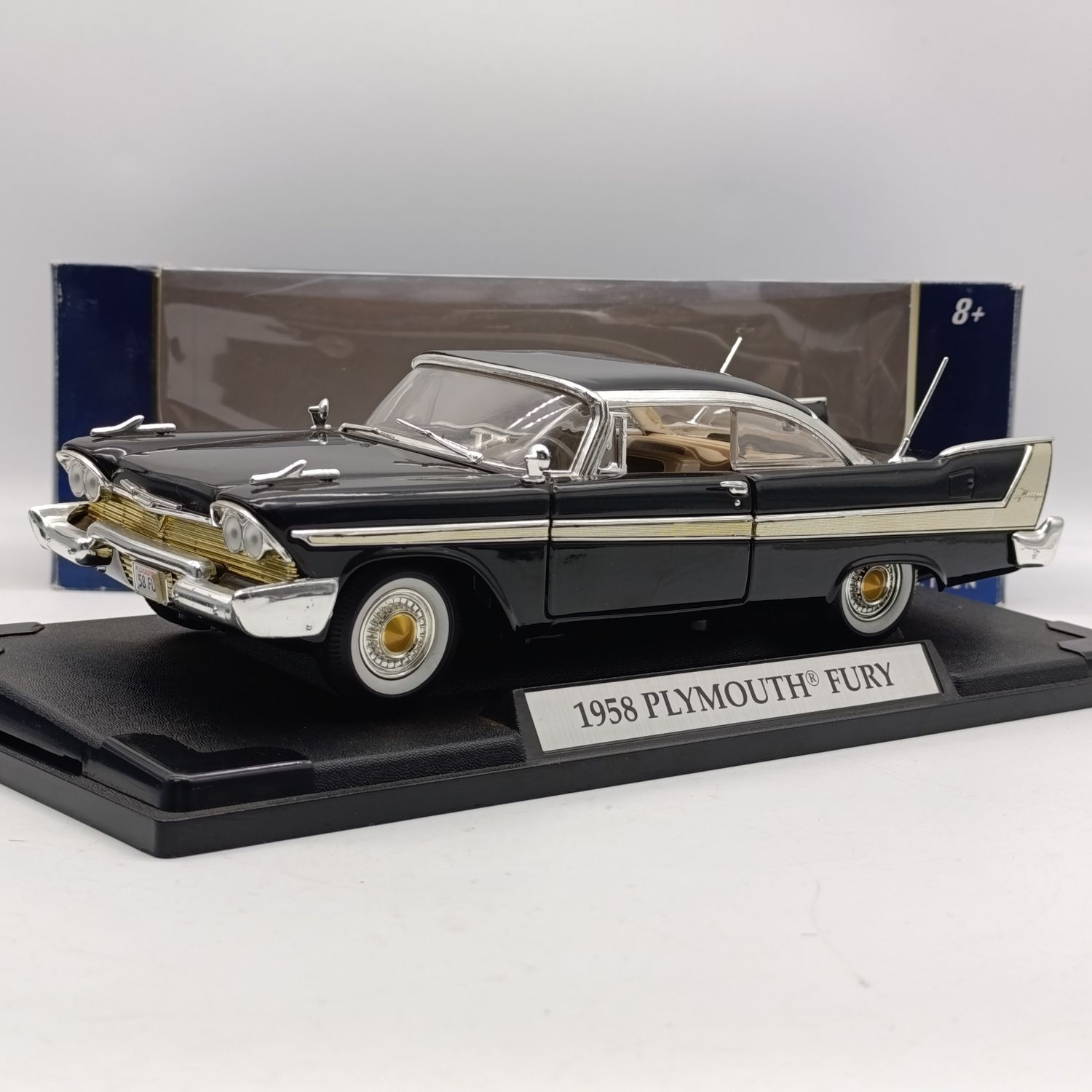 MotorMax 1958 Plymouth Fury die-cast model car in box - scale 1/18
