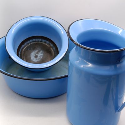 Vintage blue enamel wash set - no leaks