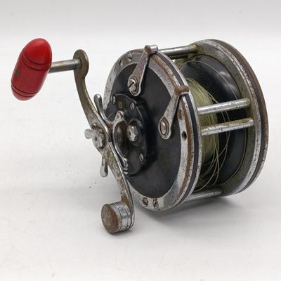 Vintage Penn Reels Fishing reel in original box - working