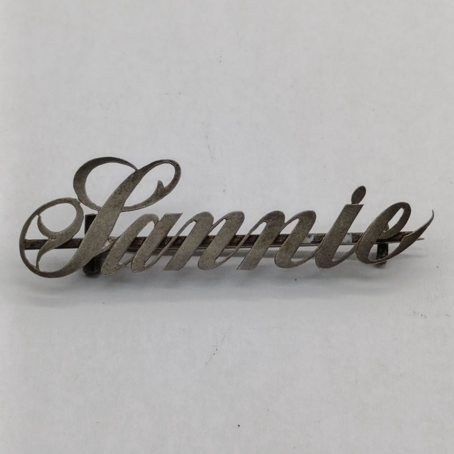 Vintage '' Sannie '' name brooch – looks like silver but no hallmarks