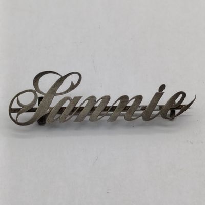 Vintage '' Sannie '' name brooch – looks like silver but no hallmarks