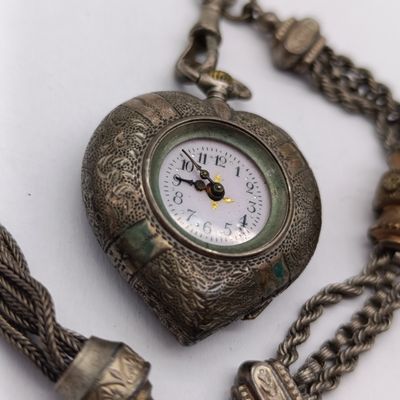 Swiss-made silver pocket watch for export to the Russian Empire - Russian 84 silver mark (87.5%) - Pre 1910 Cylinder movement - Silver and Gold plated fob chain - special heart shaped watch, working Swiss-made silver pocket watch for export to the Russian Empire - Russian 84 silver mark (87.5%) - Pre 1910 Cylinder movement - Silver and Gold plated fob chain - special heart shaped watch, working