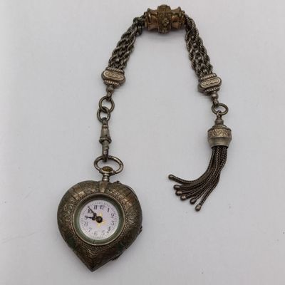 Swiss-made silver pocket watch for export to the Russian Empire - Russian 84 silver mark (87.5%) - Pre 1910 Cylinder movement - Silver and Gold plated fob chain - special heart shaped watch, working