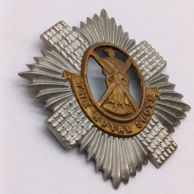 WW1 to WW2 Royal Scots Regimental Bi-metal Cap Badge - pin broken