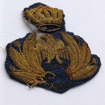 Italian Royal Air Force officer's visor cap badge