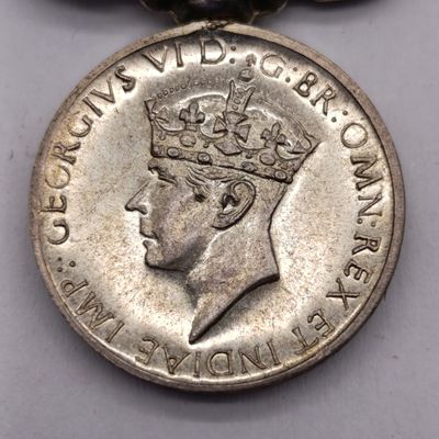 WW2 period miniature military medal for bravery in the field