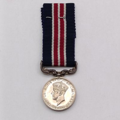 WW2 period miniature military medal for bravery in the field