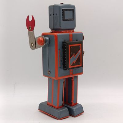 Vintage mechanical wind-up tin robot - working and with key - one ear missing